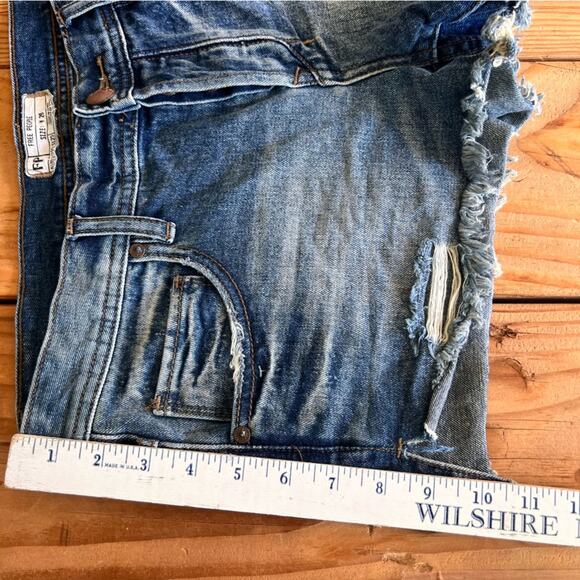 Free People Shorts Womens 26 Denim Cutoff Button Fly Summer Beach Vacation - Picture 10 of 14
